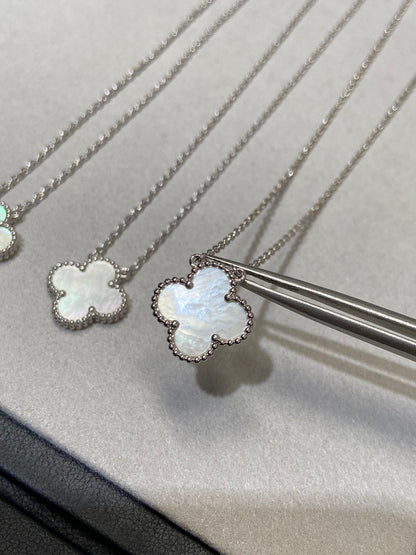 ¡®lume Jewelry¡¯CLOVER MEDIUM SILVER WHITE MOP NECKLACE