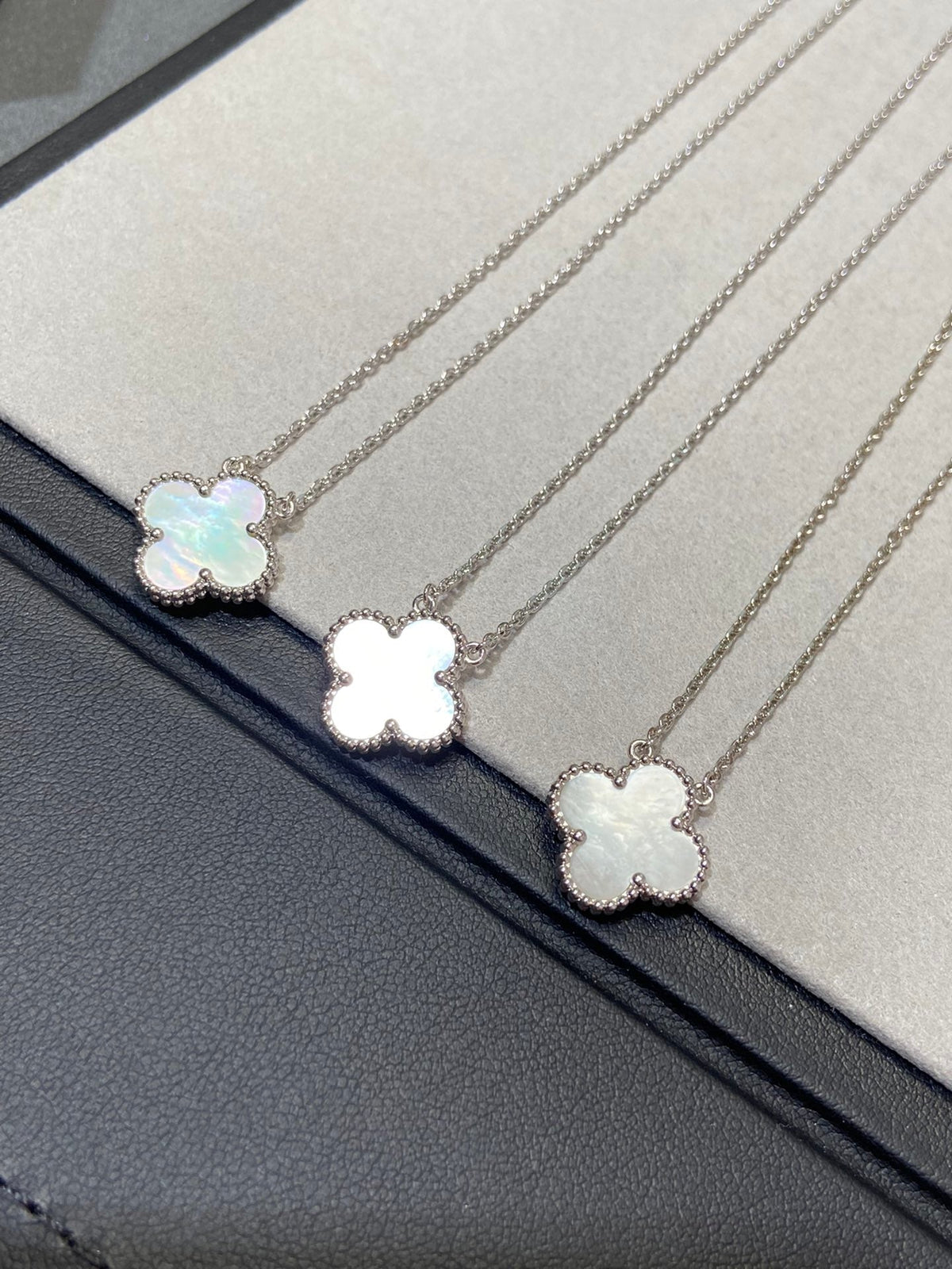 ¡®lume Jewelry¡¯CLOVER MEDIUM SILVER WHITE MOP NECKLACE