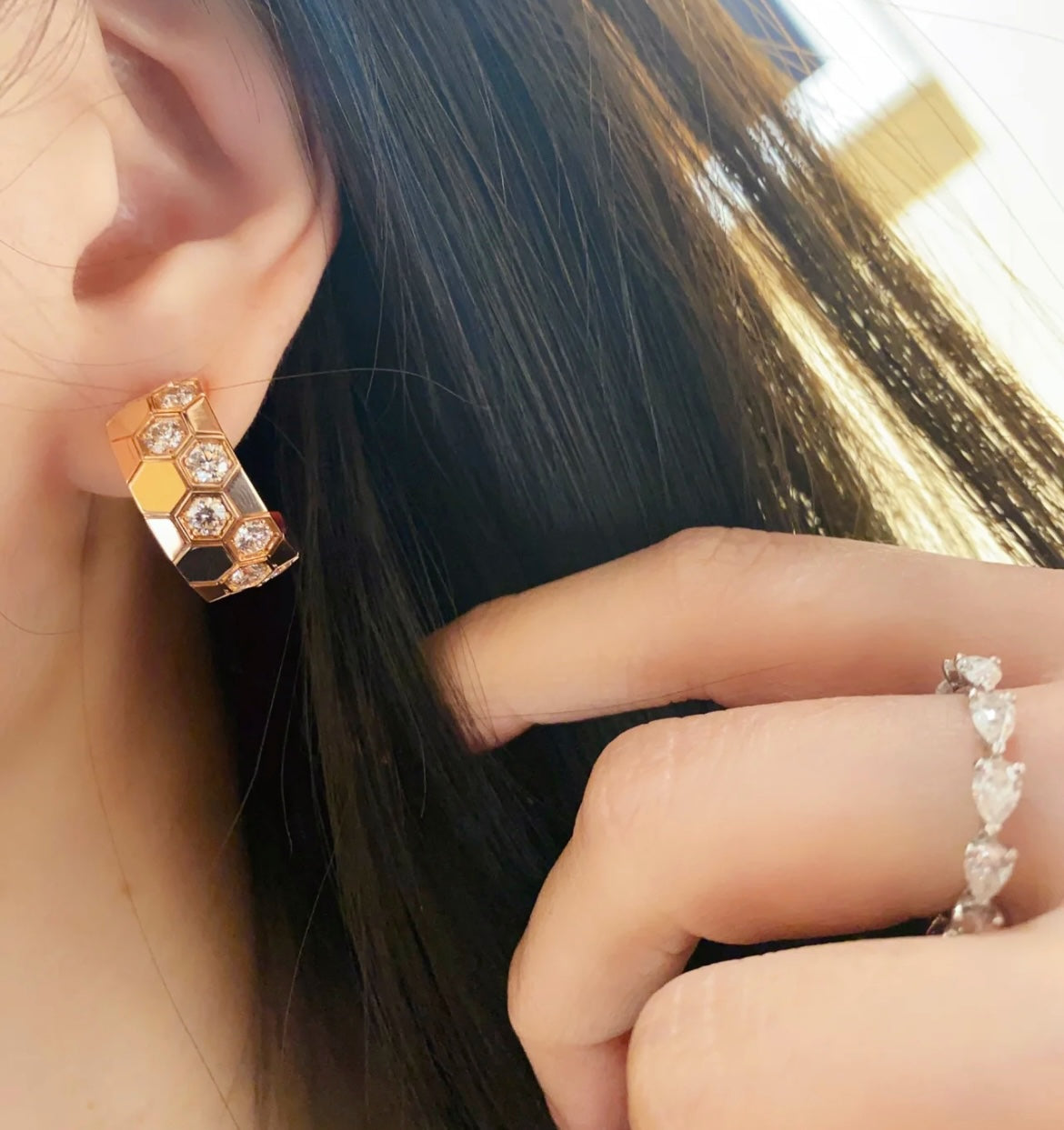 ¡®lume Jewelry¡¯BEE LOVE DIAMOND HOOP EARRINGS