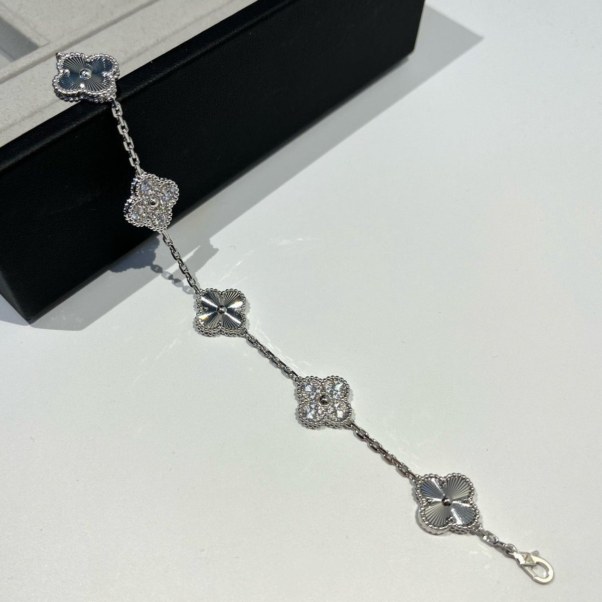 [lume Jewelry]New  CLOVER 5 MOTIF LASER BRACELET COLLECTION