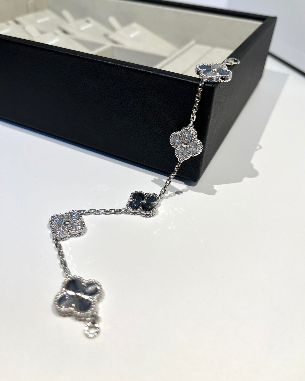 [lume Jewelry]New  CLOVER 5 MOTIF LASER BRACELET COLLECTION