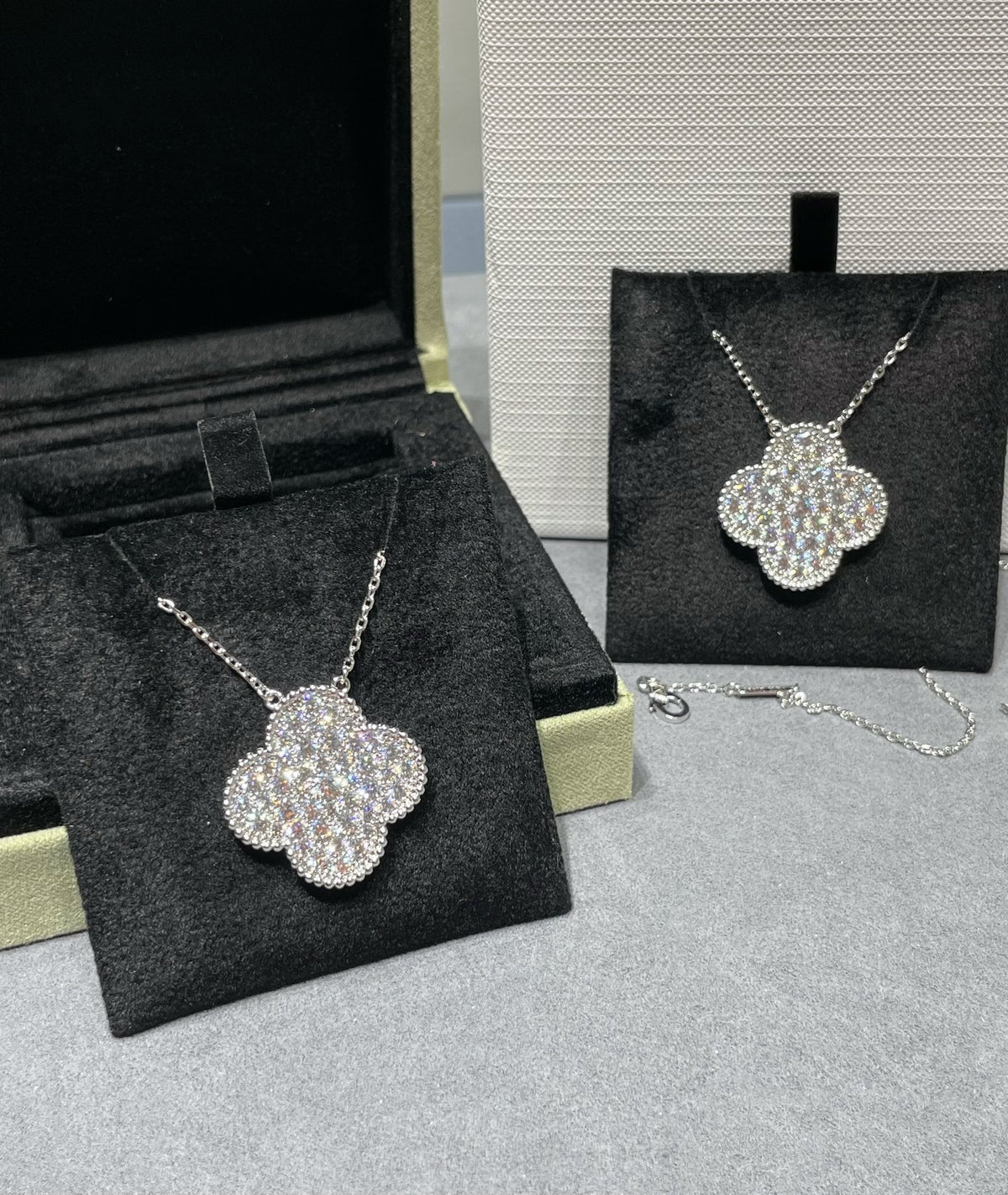 ¡®lume Jewelry¡¯CLOVER 25MM LARGE PENDANT DIAMOND PAVED SILVER NECKLACE