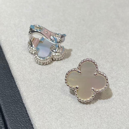 [lume Jewelry] CLOVER LARGE (20mm) 1 MOTIFS WHITE MOP STUD EARRINGS