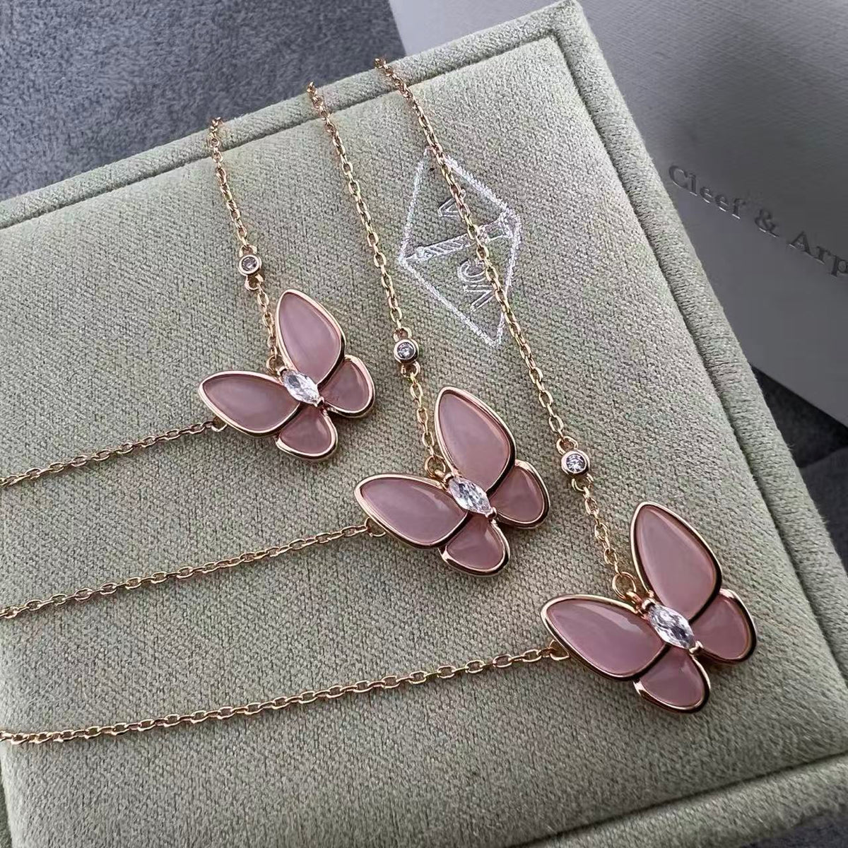 [lume Jewelry] Pink Butterfly Necklace
