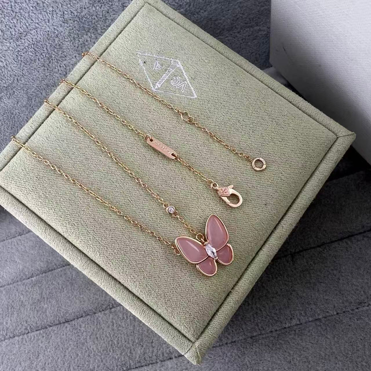 [lume Jewelry] Pink Butterfly Necklace