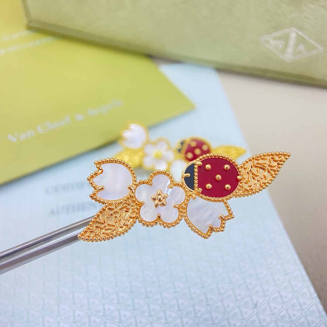[lume Jewelry] Petal Leaf Ladybug Brooch