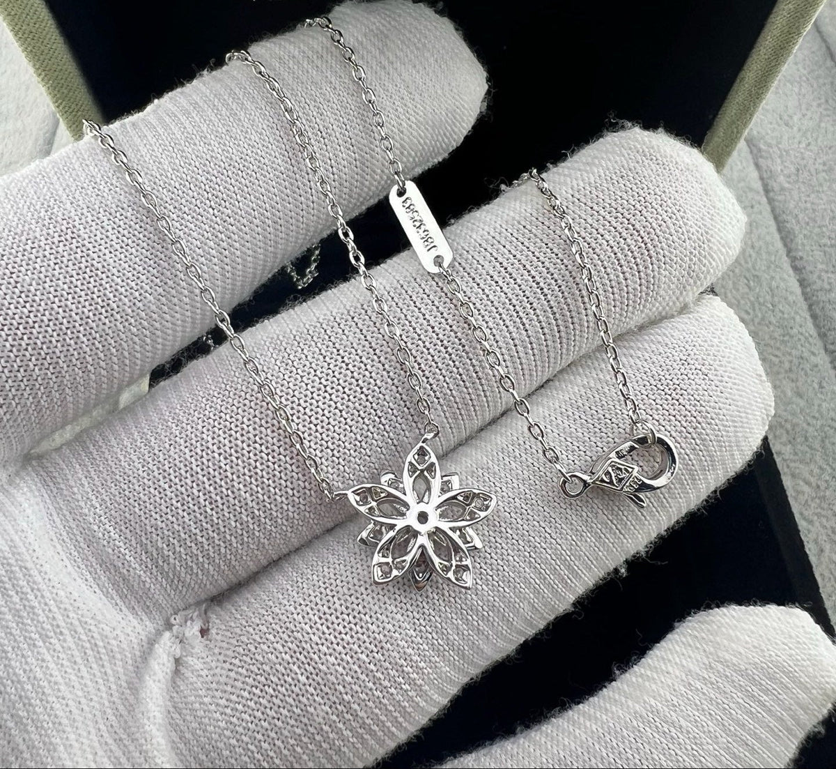 [lume Jewelry] Full Diamond Hollow Lotus Necklace Set