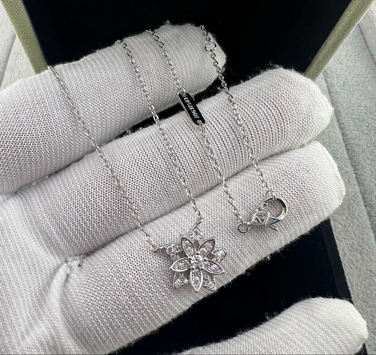 [lume Jewelry] Full Diamond Hollow Lotus Necklace Set
