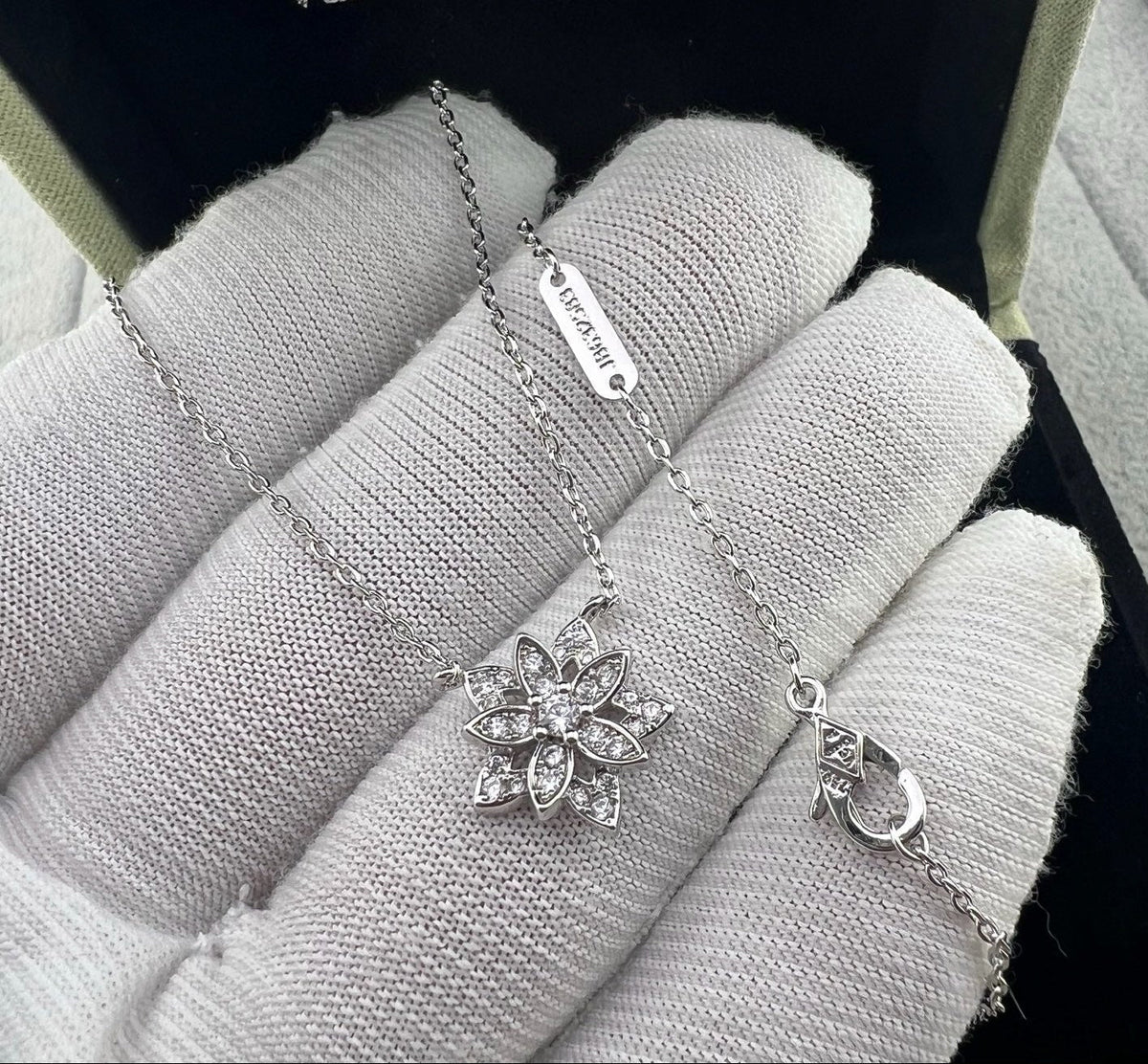 [lume Jewelry] Full Diamond Hollow Lotus Necklace Set