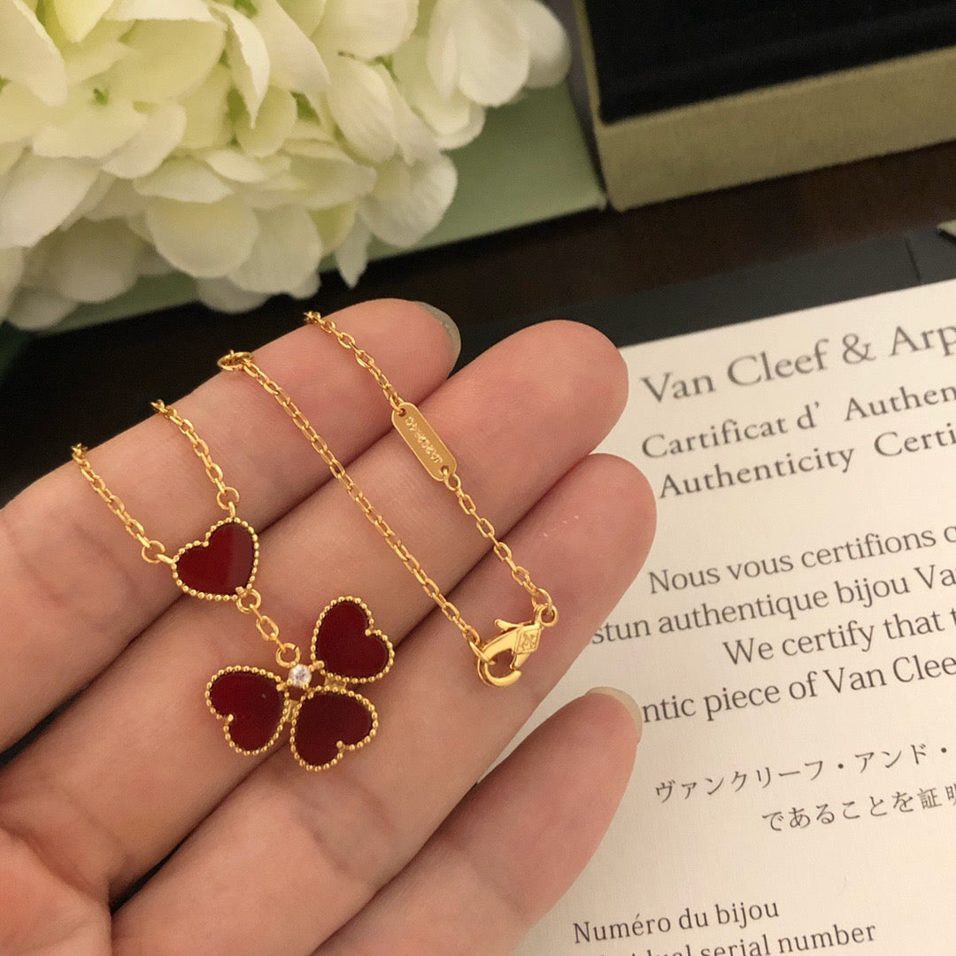 [lume Jewelry] Gold-tone Red Heart Pendant