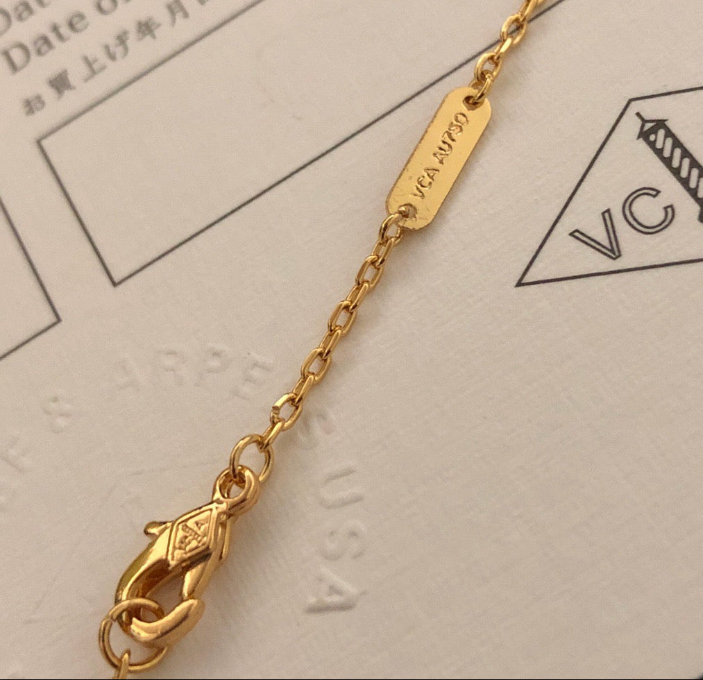 [lume Jewelry] Gold-tone Red Heart Pendant