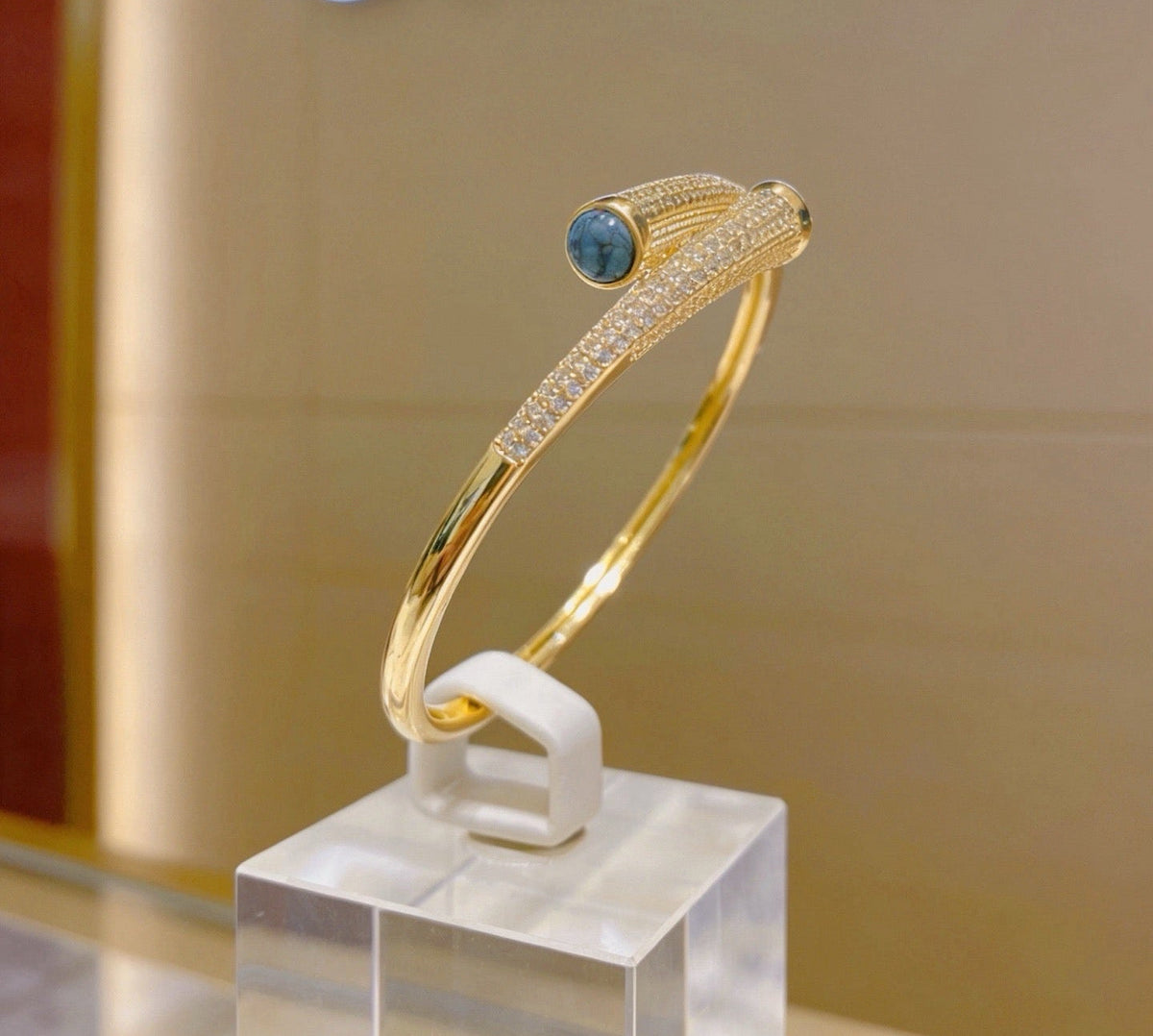 [lume Jewelry] Partially Set Diamond Bangle