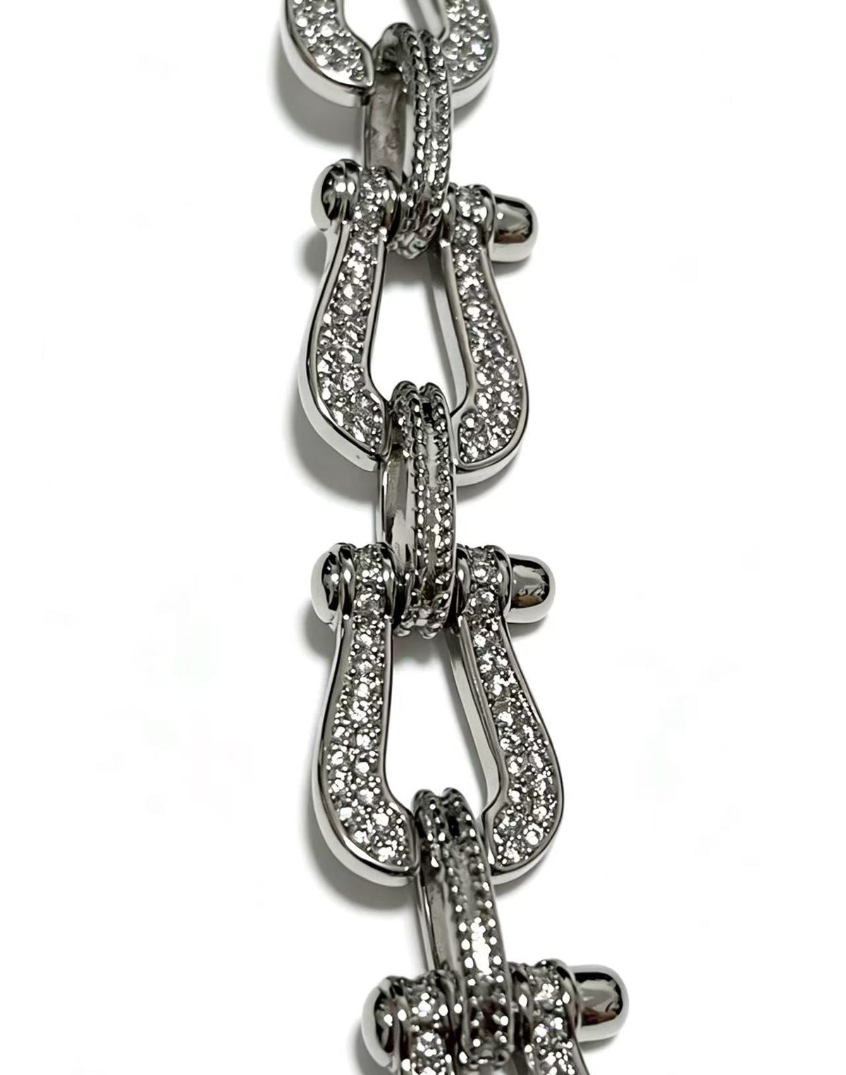 ¡®lume JewelryDiamond-studded Horseshoe Bracelet