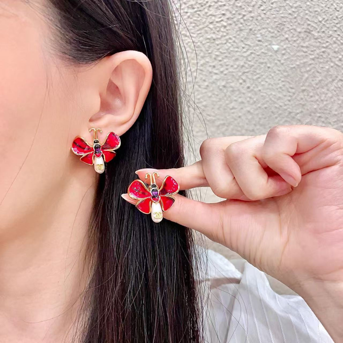 [lume Jewelry] Ladybug Enamel & Faux Pearl Clip-On Earrings