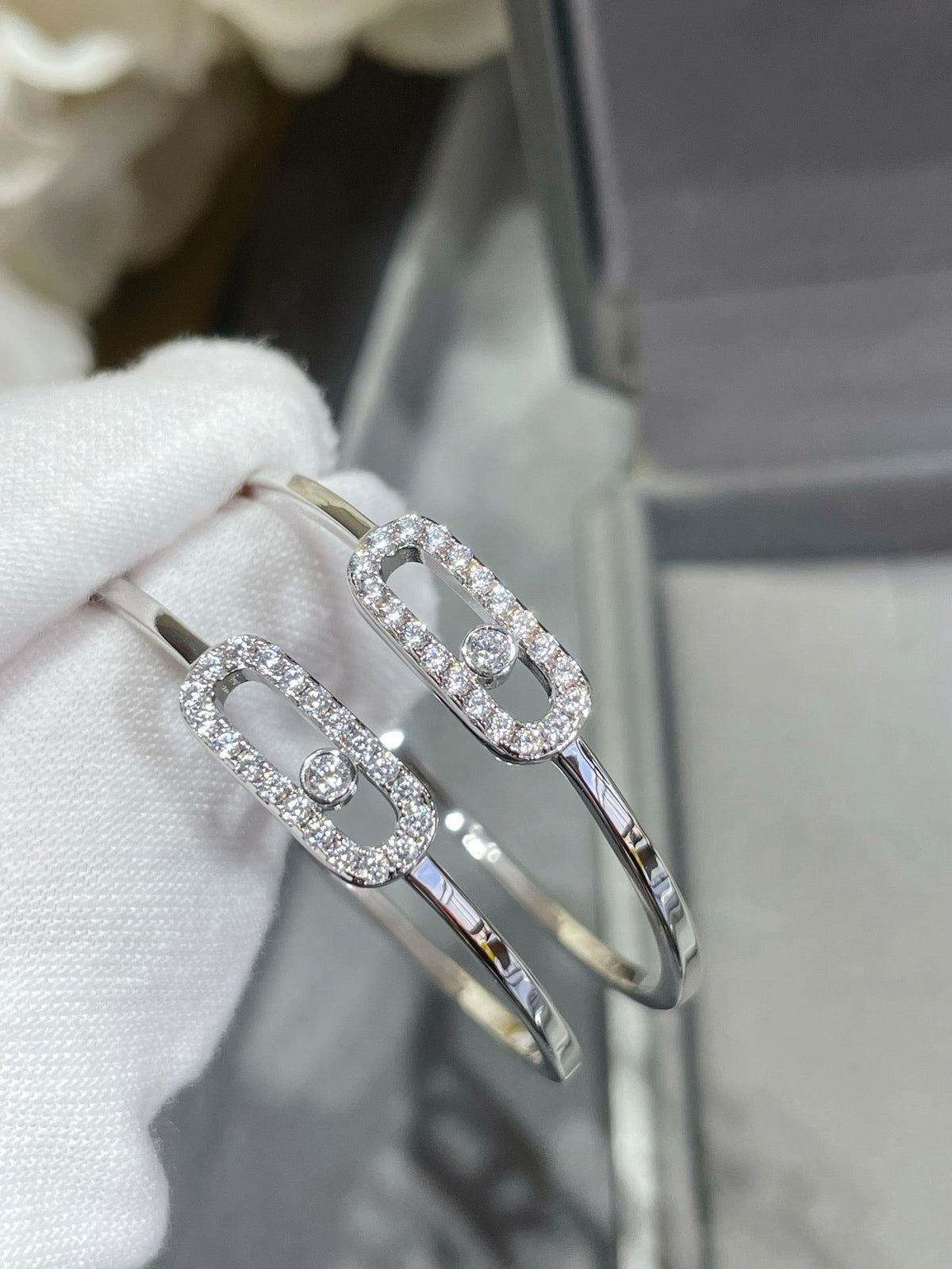 [lume Jewelry]Move Sliding‑Diamond Hoop Earrings