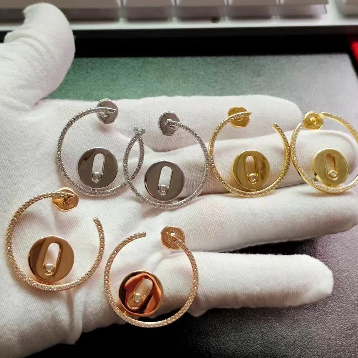 [lume Jewelry] Move Hoop Earrings, Yellow Gold Pave Diamonds with Moving Diamond