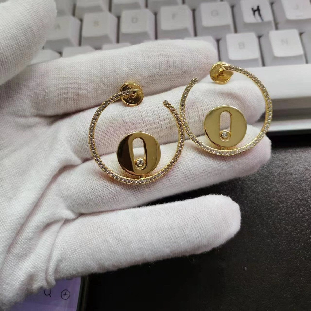 [lume Jewelry] Move Hoop Earrings, Yellow Gold Pave Diamonds with Moving Diamond