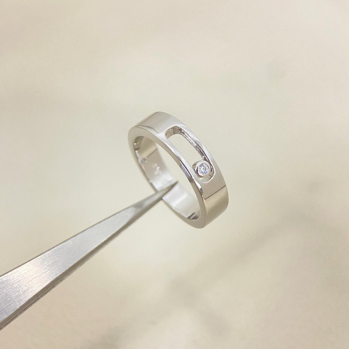 [lume Jewelry]Move Wide Band Single Moving Diamond Ring
