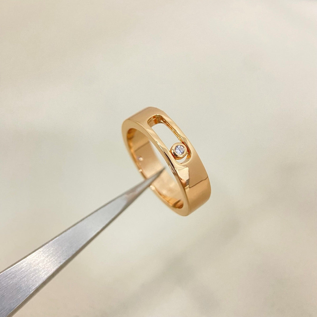 [lume Jewelry]Move Wide Band Single Moving Diamond Ring