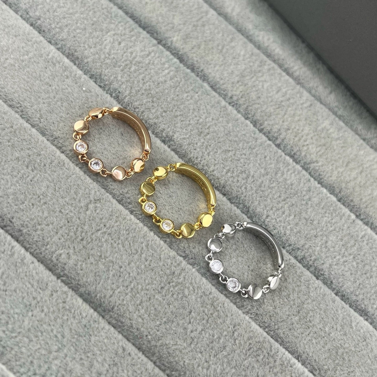 [lume Jewelry]Move Link Chain Ring with Two Moving Diamonds