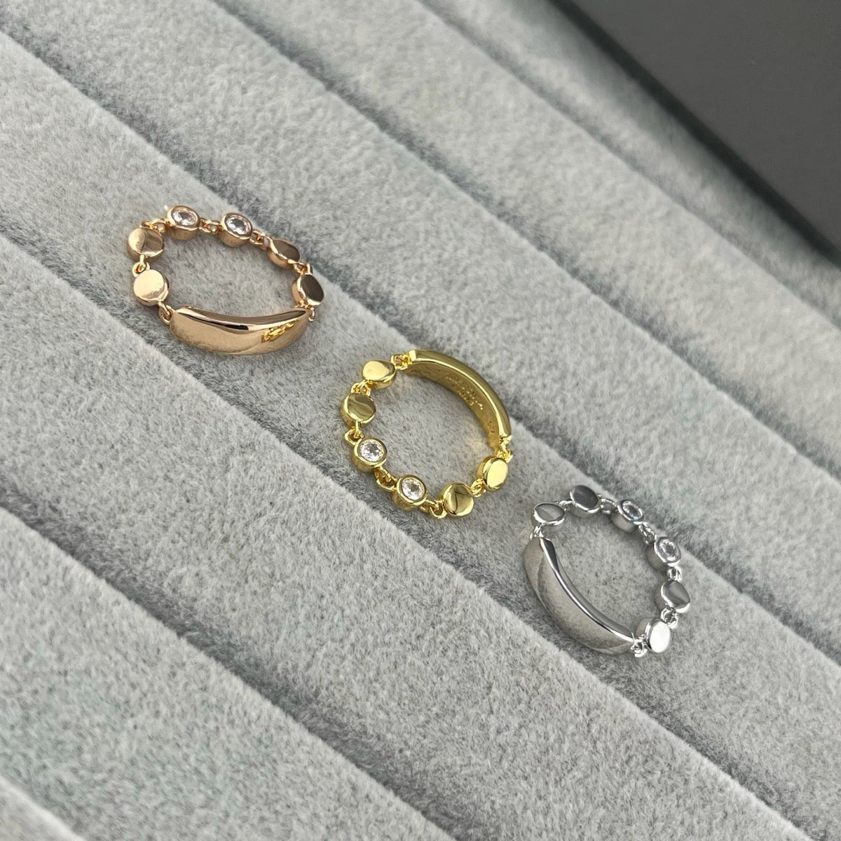 [lume Jewelry]Move Link Chain Ring with Two Moving Diamonds
