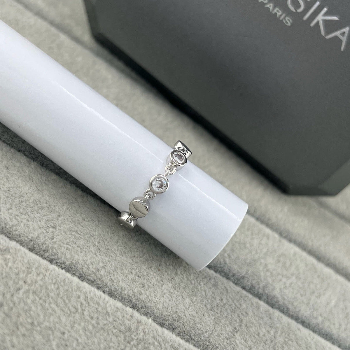 [lume Jewelry]Move Link Chain Ring with Two Moving Diamonds