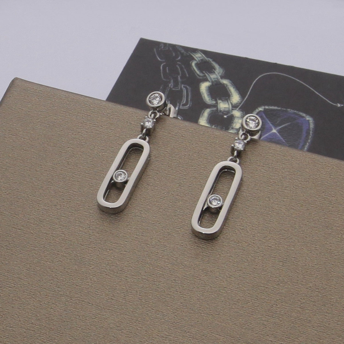 [lume Jewelry] Move Uno Drop Earrings, Movable Stone
