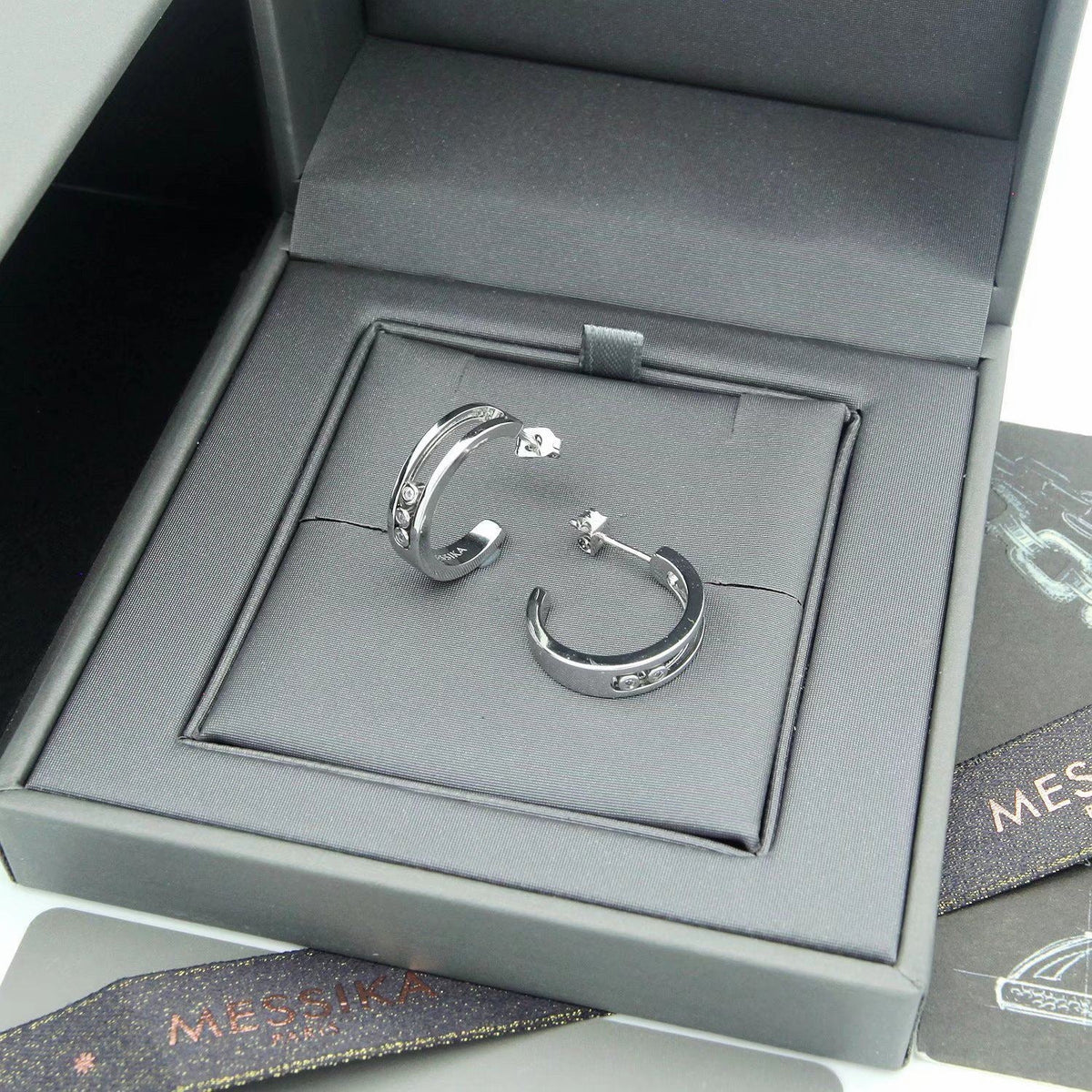 [lume Jewelry] Move Double Hoop Earrings, 3 Movable Stones