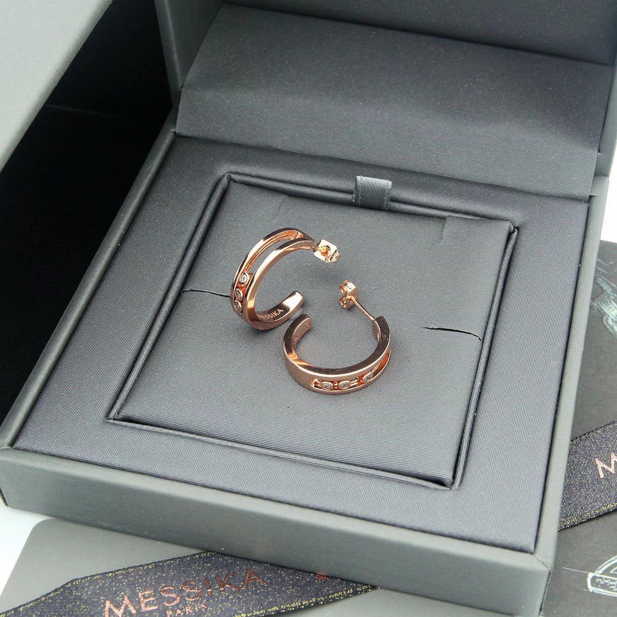 [lume Jewelry] Move Double Hoop Earrings, 3 Movable Stones
