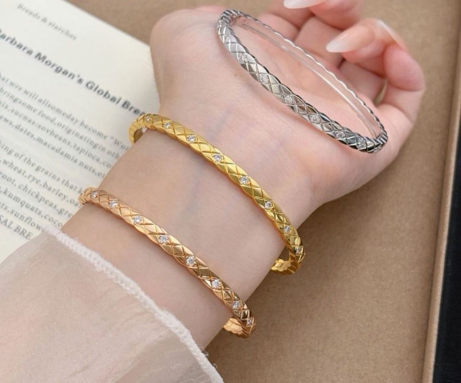 ¡®lume Jewelry¡¯CoCo Crush Thin Mini Diamond‑Set Quilted Bangle