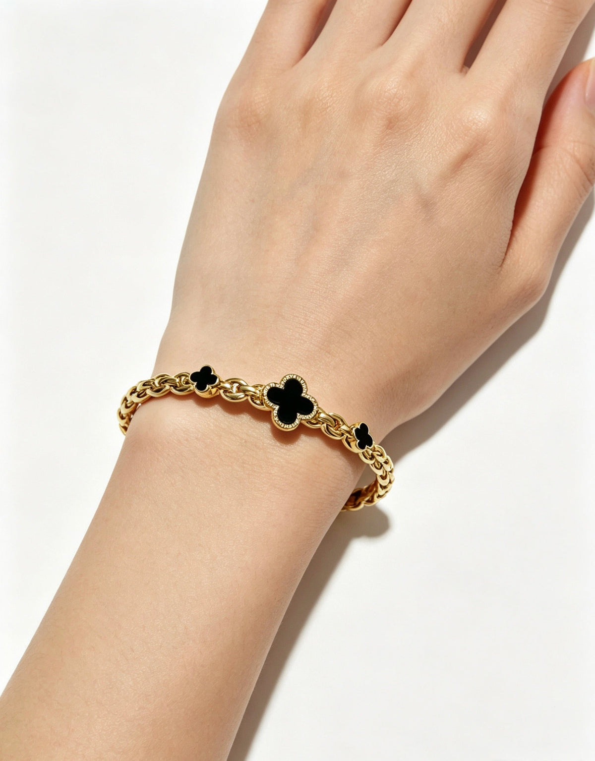 ¡®lume Jewelry¡¯Vintage Alhambra 3‑Flower Open Cuff, Black Onyx Gold‑Tone Chain Bangle