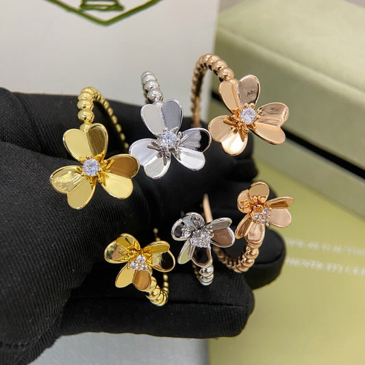 ¡®lume Jewelry¡¯Frivole Two‑Flower Open Bangle,