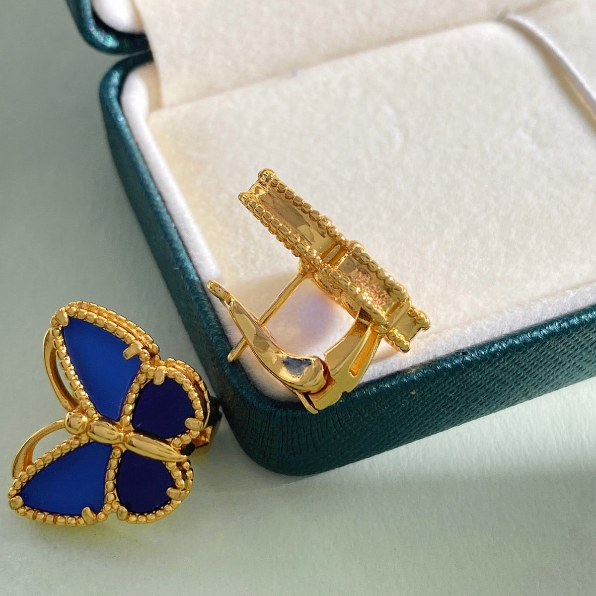 ¡®lume Jewelry¡¯ Sweet Alhambra Butterfly Earstuds, Blue Chalcedony