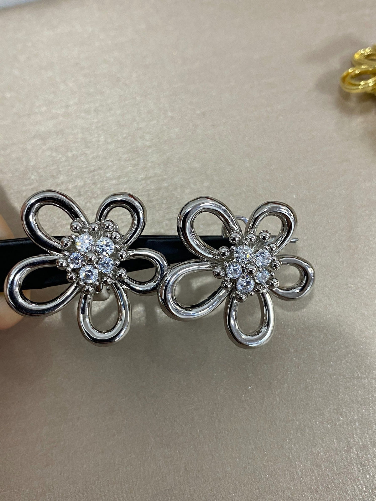 [lume Jewelry]Flowerlace Stud Earrings,
