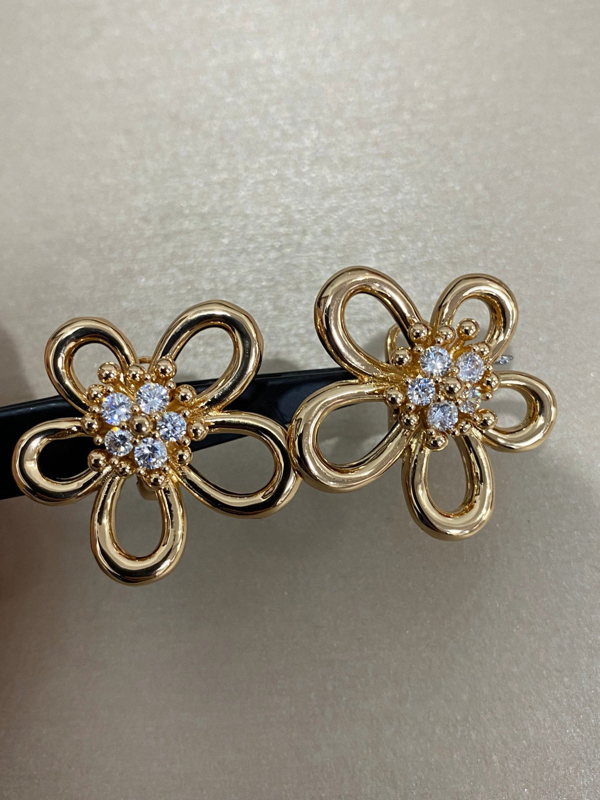 [lume Jewelry]Flowerlace Stud Earrings,