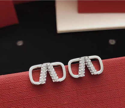 [lume Jewelry]V-shaped stud earrings