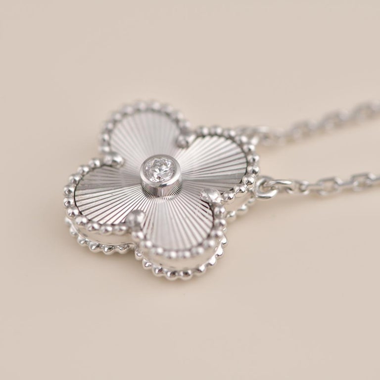 ¡®lume Jewelry¡¯CLOVER  15MM DIAMOND LASER NECKLACE SILVER