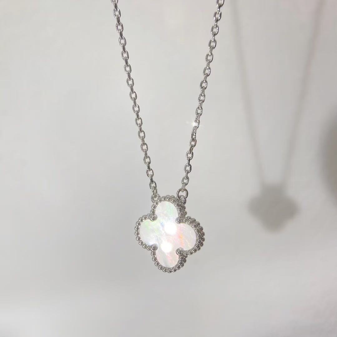 [lume Jewelry]CLOVER MINI 15MM WHITE MOTHER-OF-PEARL NECKLACE