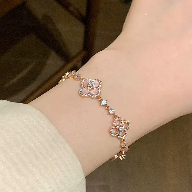 ¡®lume Jewelry¡¯CLOVER 5 MOTIF PINK BLUE RED WHITE BRACELET