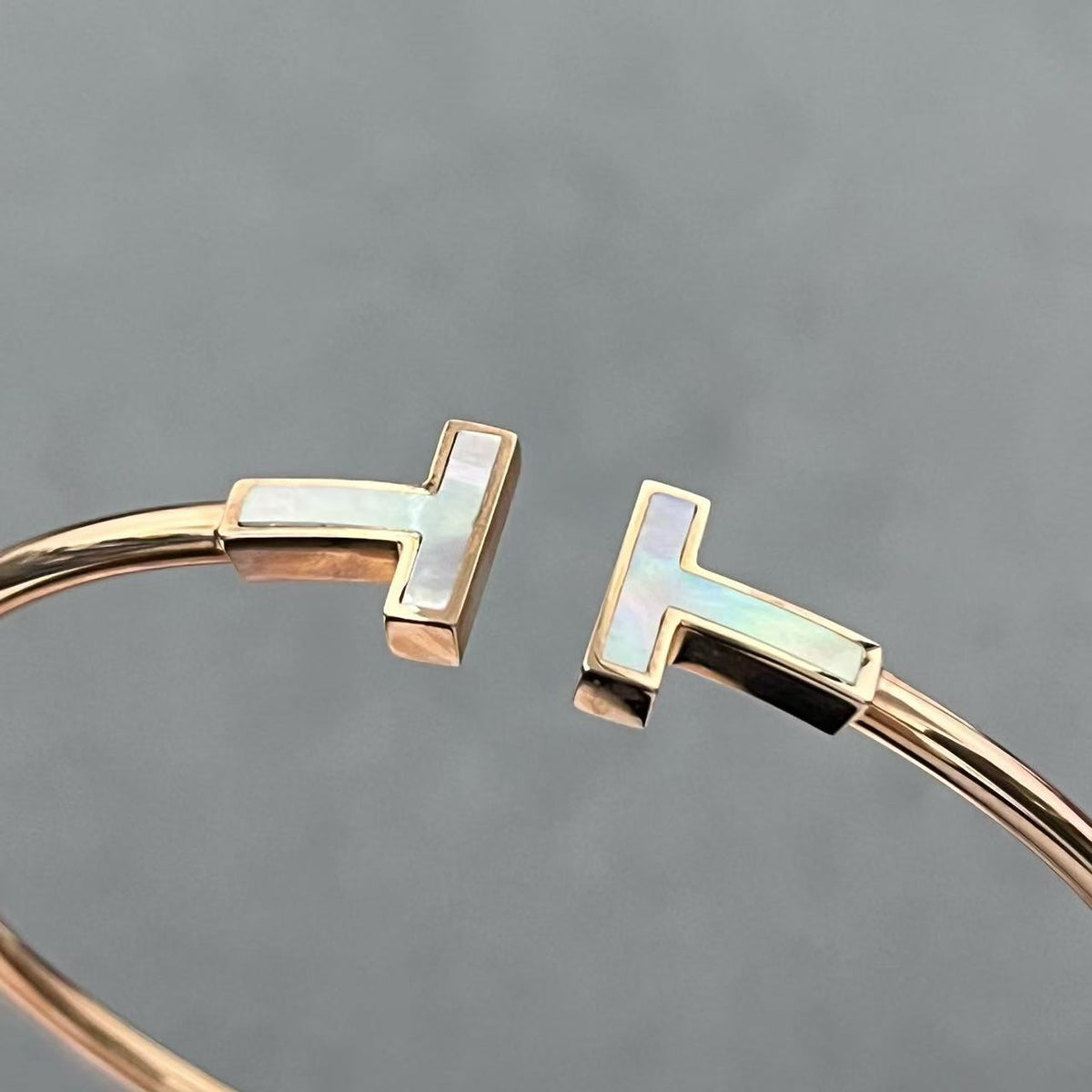 [lume Jewelry] T House Double T Open Bangle