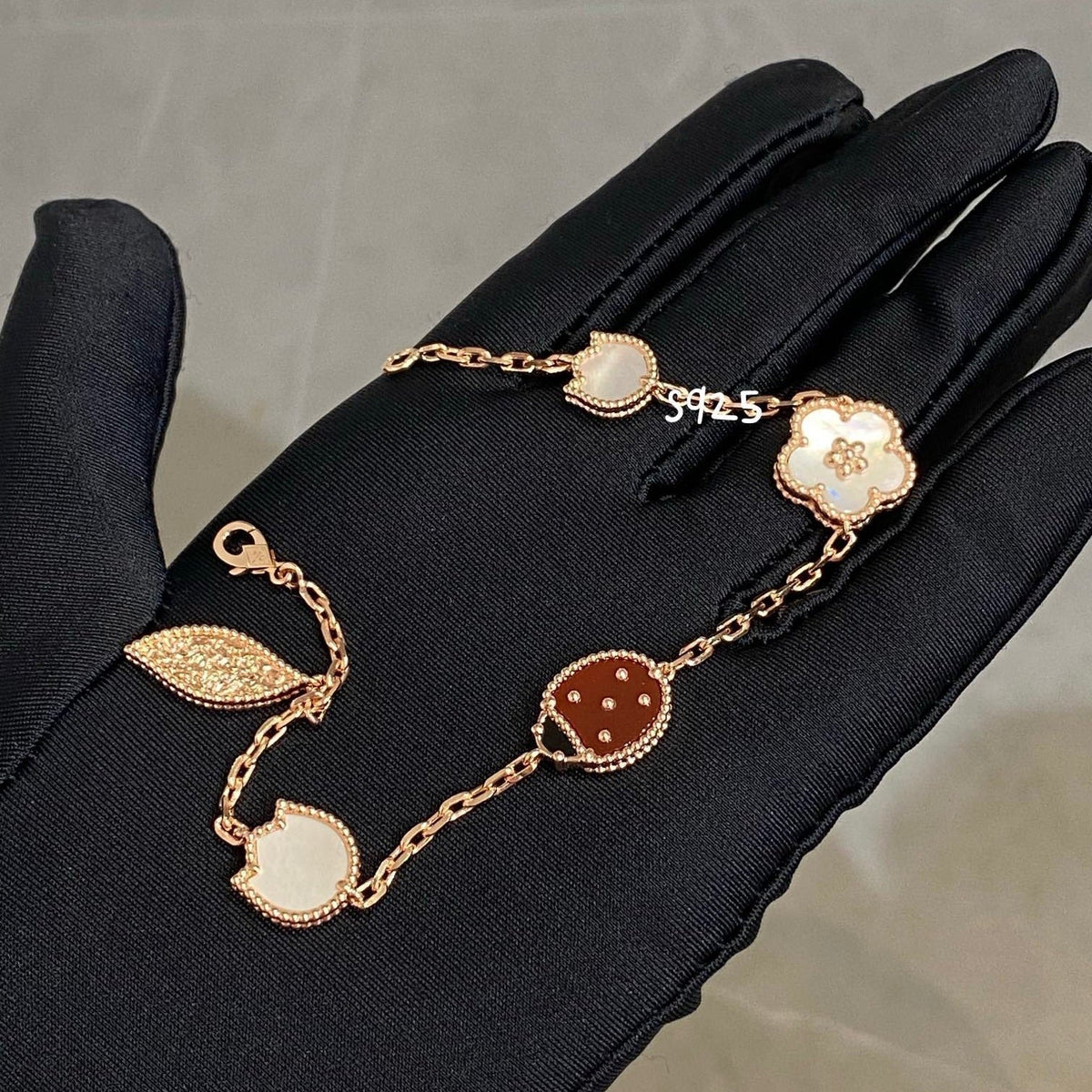 ¡®lume Jewelry¡¯LUCKY SPRING 5 MOTIF BRACELET
