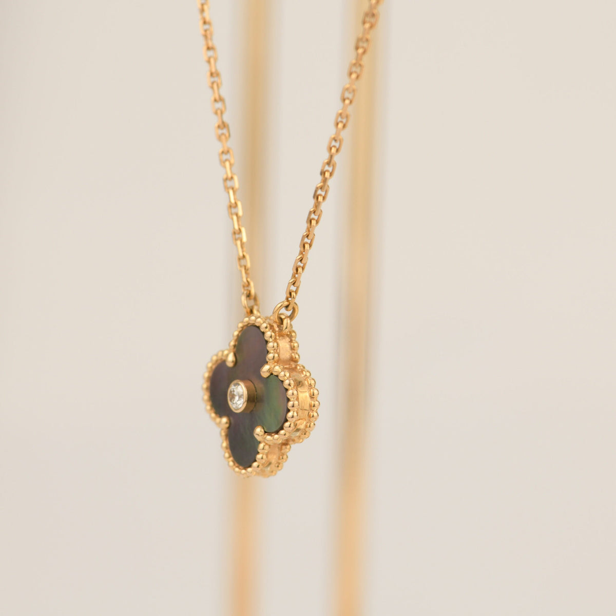 ¡®lume Jewelry¡¯CLOVER 15MM DIAMOND AND MOTHER-OF-GREY NECKLACE