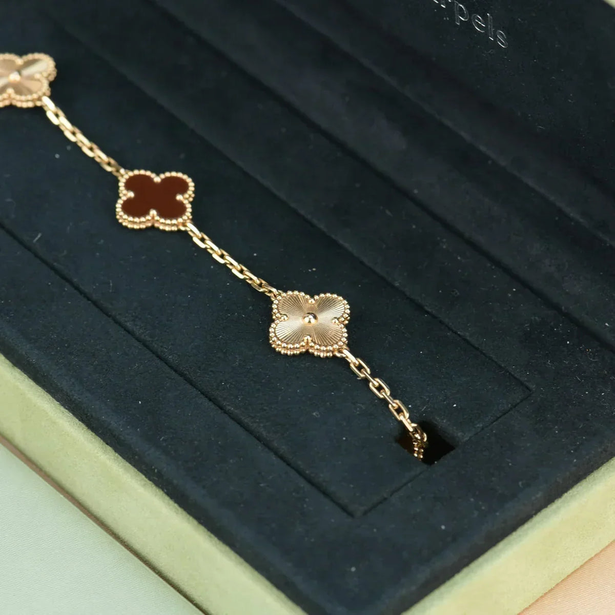 [lume Jewelry]New  CLOVER 5 MOTIF RED CORNELIAN BRACELET COLLECTION