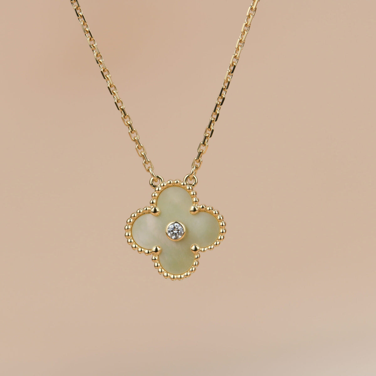 ¡®lume Jewelry¡¯CLOVER 15MM DIAMOND GOLD MOTHER OF PEARL NECKLACE