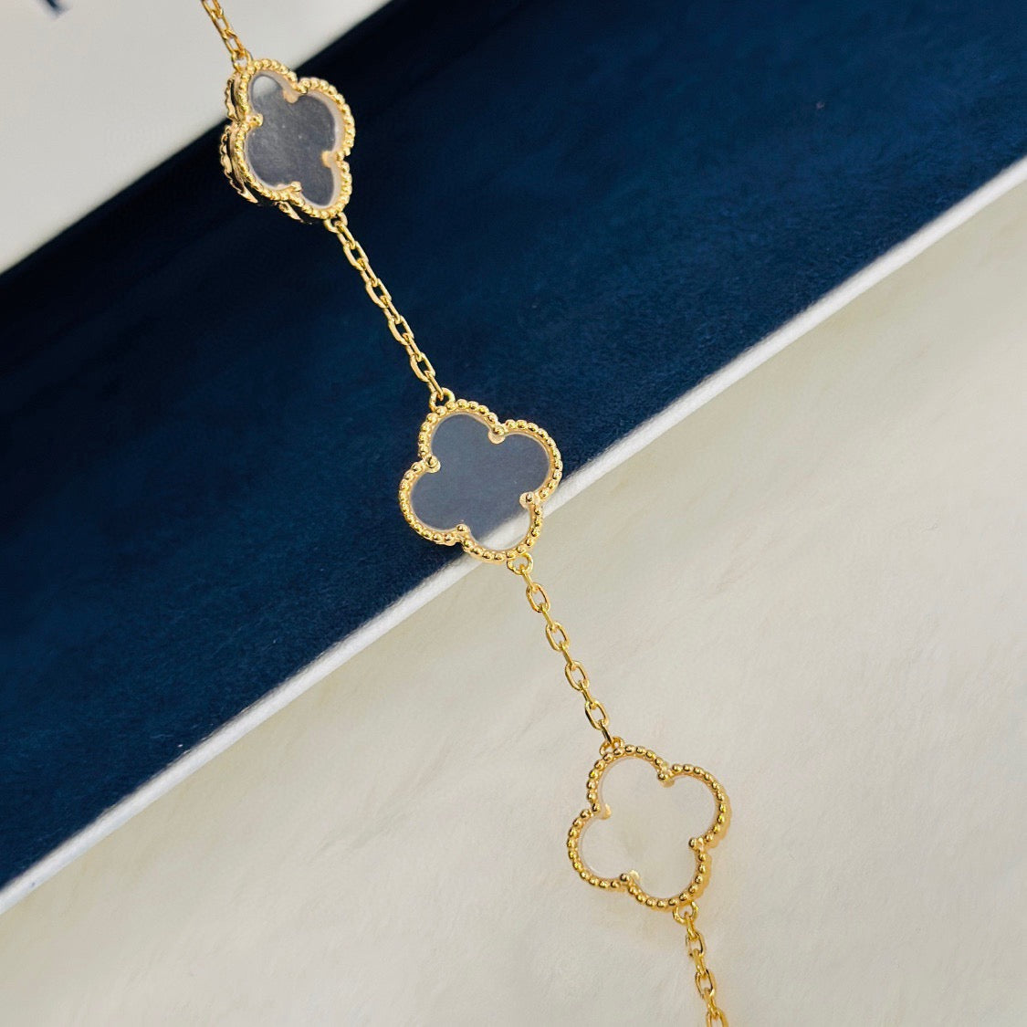 [lume Jewelry]New CLOVER 5 MOTIF ROCK CRYSTAL BRACELET