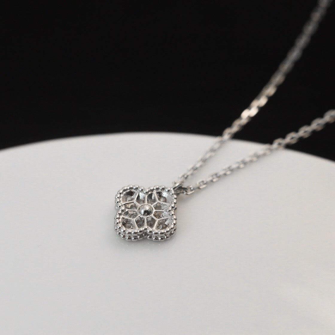 ¡®lume Jewelry¡¯CLOVER MINI 9.5MM PENDANT DIAMOND NECKLACE