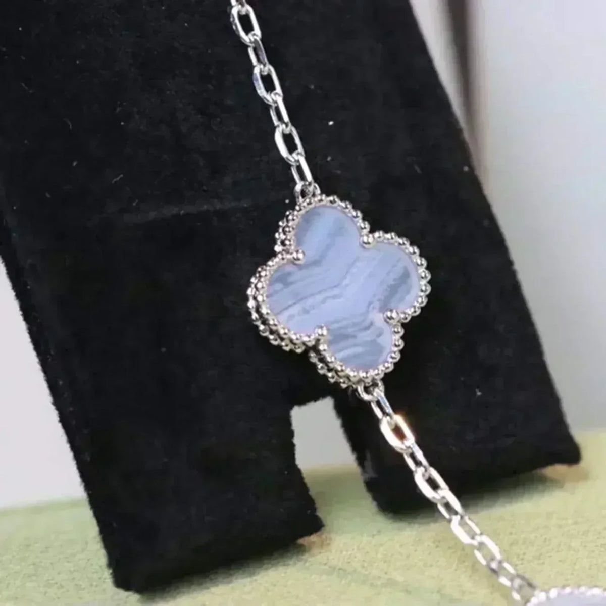 [lume Jewelry]New  CLOVER 5 MOTIF PURPLE CHALCEDONY BRACELET COLLECTION