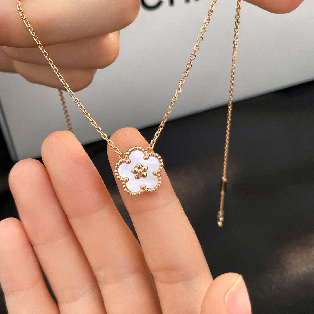¡®lume Jewelry¡¯LUCKY  WHITE MOP  PLUM BLOSSOM NECKLACE