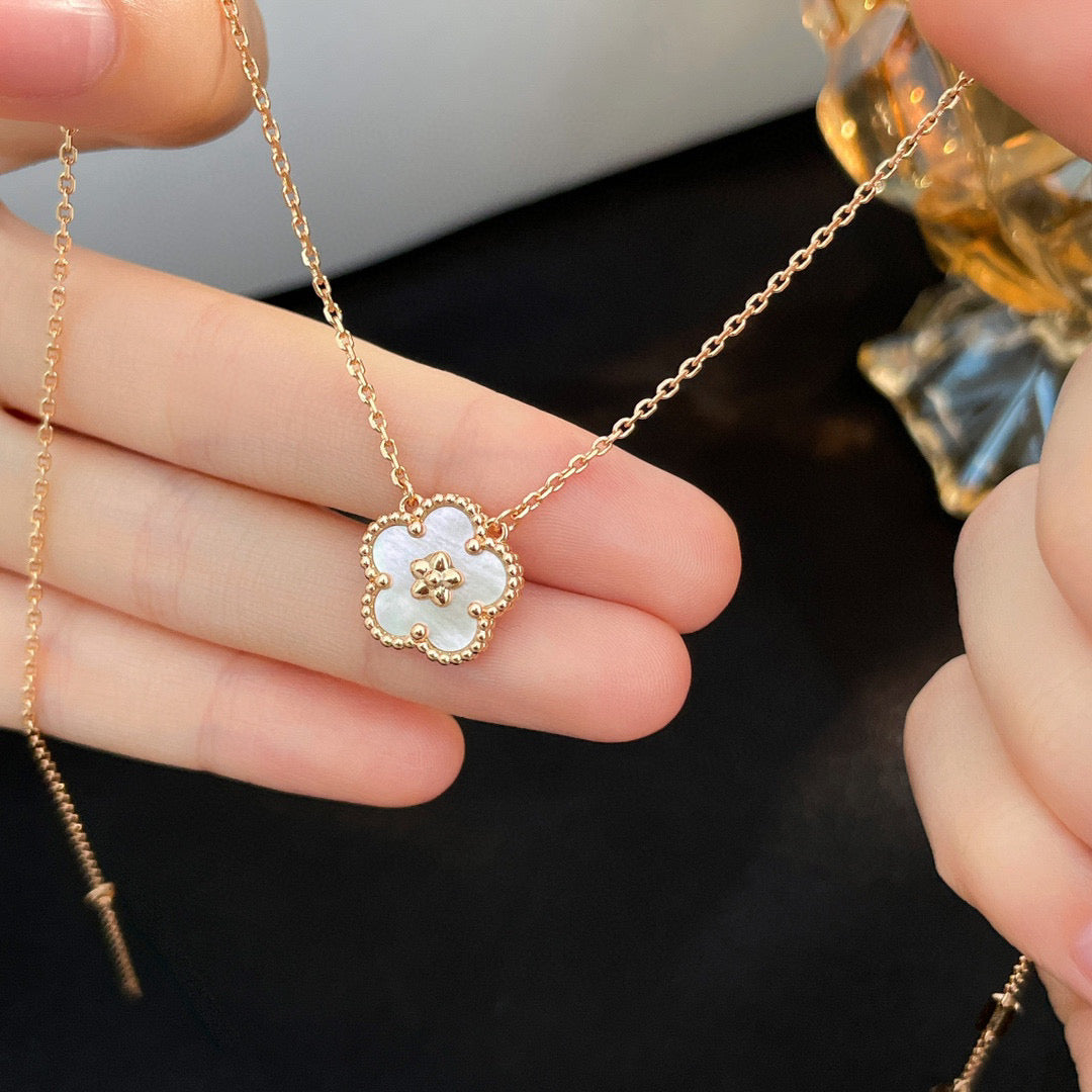 ¡®lume Jewelry¡¯LUCKY  WHITE MOP  PLUM BLOSSOM NECKLACE