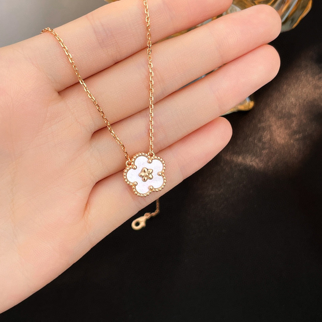 ¡®lume Jewelry¡¯LUCKY  WHITE MOP  PLUM BLOSSOM NECKLACE